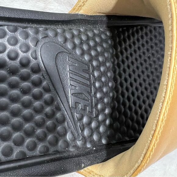 Nike Women's Benassi Gold/Metallic Slide‎ Sandal -- 9 - Picture 10 of 12